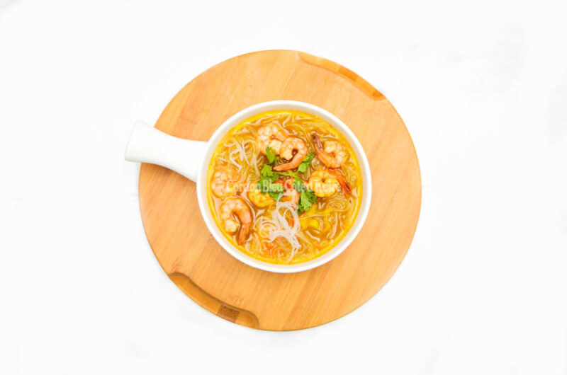 Soupe aux crevettes et vermicelles